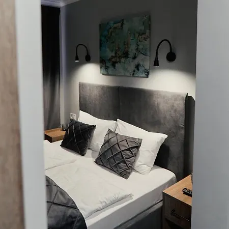 Готель Тячів