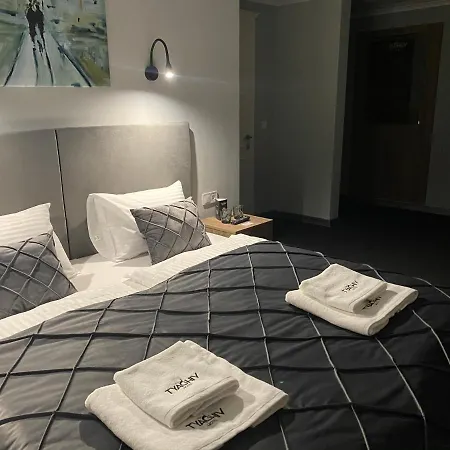 Готель Тячів